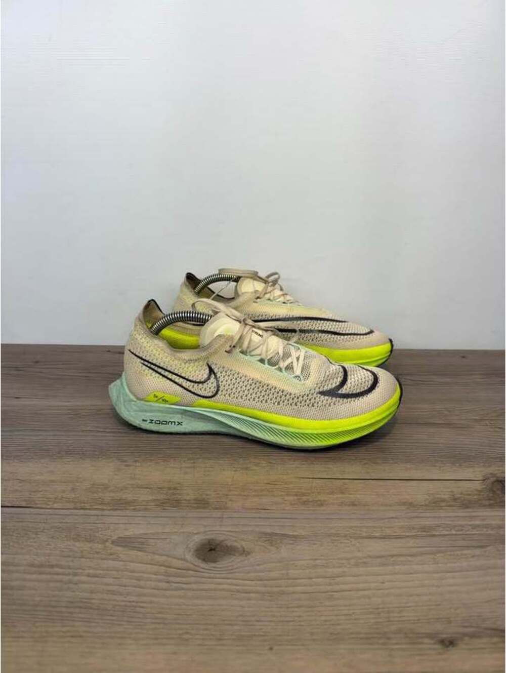 Nike ZoomX Streakfly Coconut Milk Volt Running Shoes Men’s Size 6 DX3415-100